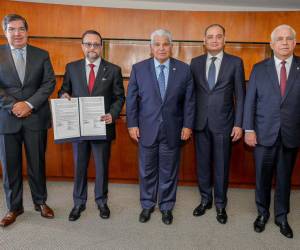 El Memorando de Entendimiento entre el Gobierno y Chiquita fue firmado en Brasilia en el marco de una visita oficial del presidente Mulino a Brasil, y establece un marco de cooperación para la reorganización del sector bananero panameño, indicó un comunicado oficial. Foto cortesía