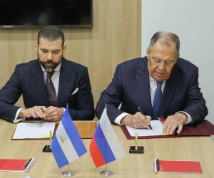 <i>Los acuerdos fueron suscritos en el marco de una reunión entre el ministro de Exteriores ruso, Serguéi Lavrov, y Laureano Ortega Murillo, hijo de los esposos y copresidentes de Nicaragua, Daniel Ortega y Rosario Murillo. Foto de cortesía</i>