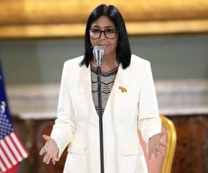 <i>La comunidad internacional (con EE.UU y la OEA a la cabeza) respaldan el regreso de María Corina Machado, por lo que a Delcy Rodríguez comienza a correr el reloj para que llame a elecciones en Venezuela. (Foto: EFE)</i>