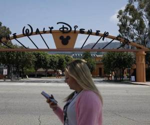 <i>Un letrero en la entrada de los estudios de Walt Disney Co. en Burbank, California (EE. UU.) EFE/EPA/Caroline Brehman</i>