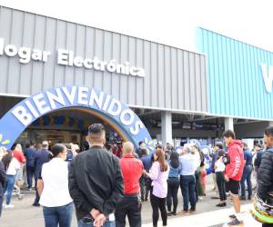 <i>La tienda Walmart Santa Ana, que se convirtió en el local 15 del hiper formato en Costa Rica y que tiene a disposición más de 20.000 productos en un área de 5.874m² de construcción, destaca entre las demás. FOTO CORTESÍA E&amp;N</i>