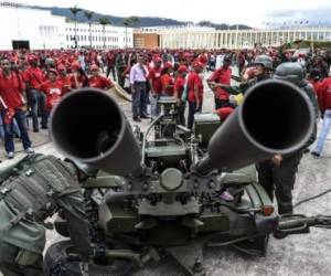 En el despliegue participan unos 200.000 efectivos de la Fuerza Armada Nacional Bolivariana (FANB), junto con 700.000 milicianos, reservistas y civiles.