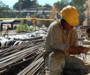 Los trabajadores tendrían que cotizar muchos más años para poder jubilarse y gozar de sus ahorros. (Foto: Archivo).