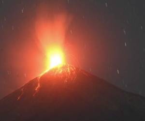 The Fuego volcano, as seen from Alotenango, a municipality in Sacatepequez department 65 km southwest of Guatemala City, erupts on February 14, 2021. - Civil Protection Authorities of Guatemala increased surveillance on Sunday to the increase in eruptive activity of the volcano of Fuego, in the southwest of the country, which has dispersed ash particles in nearby municipalities and records avalanches of incandescent material. (Photo by Johan ORDONEZ / AFP)