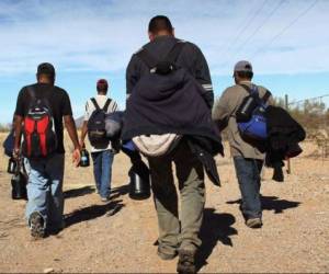 Los alivios migratorios anunciados por el presidente Barack Obama en 2014 no incluyen a personas que se encuentran fuera del país, por lo que no calificarían ahora aunque lograran llegar al país sin documentos. (Foto: laprensa.hn).