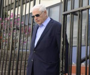 Panamanian former president and deputy of the Central American Parliament (Parlacen) Ricardo Martinelli leaves after a parliament's plenary session in Guatemala city on January 29, 2015. Panama's Supreme Court has decided to open a corruption probe against Martinelli, a supermarket magnate, over allegations he inflated contracts worth $45 million to purchase dehydrated food for a government social program. Martinelli has denied the charges and says he is the target of political persecution by his successor, Juan Carlos Varela. AFP PHOTO/Johan Ordonez / AFP PHOTO / JOHAN ORDONEZ