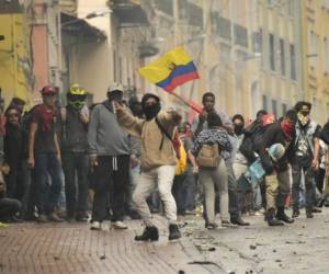 Demonstrators protest against a fuel price hike ordered by the government to secure an IMF loan in Quito on October 13, 2019. - A first meeting between Ecuador's president and indigenous leaders will take place on Sunday, the United Nations said, after Lenin Moreno ordered a curfew and military control in the capital to try to quell deadly, anti-austerity protests. The rolling demonstrations have left six people dead and nearly 2,100 wounded or detained, according to authorities, with protesters on the eve targeting a television station and a newspaper as well as setting fire to the comptroller general's office. (Photo by RODRIGO BUENDIA / AFP)