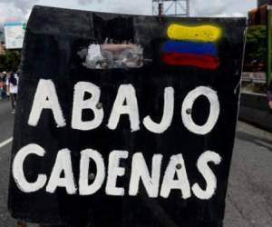 Activistas protestan contra el presidente de Venezuela, Nicolás Maduro, en Caracas el 1 de mayo de 2017. AFP PHOTO / Federico PARRA