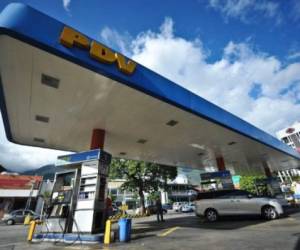 Picture of a gas station in Caracas, Venezuela, on February 17, 2011. AFP PHOTO/MIGUEL GUTIERREZ / AFP PHOTO / MIGUEL GUTIERREZ