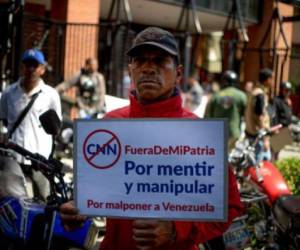 Simpatizantes del presidente de Venezuela, Nicolás Maduro, protestan en contra de CNN en Caracas. AFP
