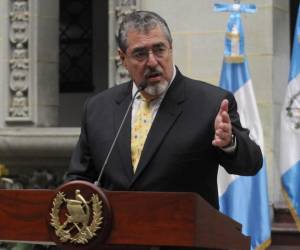 <i>El presidente guatemalteco, Bernardo Arévalo, habla durante una conferencia de prensa en el Palacio de la Cultura en la ciudad de Guatemala el 24 de enero de 2024. FOTO Orlando ESTRADA/AFP</i>