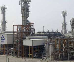 Ahora Irán golpea “donde duele”. Teherán no respondió con ataques indiscriminados. En cambio, ejecutó una estrategia quirúrgica: atacó infraestructura energética en países aliados de EE.UU. (Foto: EFE)