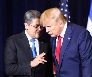 <i>Encuentro en septiembre de 2019 cuando los entonces presidentes Juan Orlando Hernández y Donald J. Trump firmaron un acuerdo de cooperación bilateral entre Estados Unidos y Honduras en materia de Seguridad, Migración y Oportunidades. FOTO x/@SDEHonduras</i>