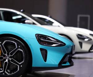 <i>La tecnológica, con sede en Pekín, no ha anunciado aún el lanzamiento de ningún modelo nuevo este año tras debutar con el sedán SU7 en abril de 2024. Foto de cortesía</i>