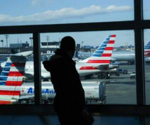 Planes sit on the tarmac at La Guardia Airport on January 25, 2019 in New York. - The Federal Aviation Administration has stopped flights into La Guardia Airport in New York due to major staff shortages amid the partial government shutdown. Airport delays are reported across the northeast due to air tragic controller shortage. (Photo by KENA BETANCUR / AFP)