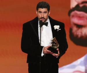 <i>Bad Bunny ganó el premio más importante de la noche: el álbum del año. (Foto: Getty Images)</i>