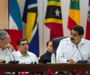 En la cumbre, Cuba anunció que el martes enviará brigadas sanitarias a Liberia y Guinea, que se sumarán a los 165 médicos y enfermeros que viajaron a Sierra Leona el 1 de octubre. (Foto: AFP).
