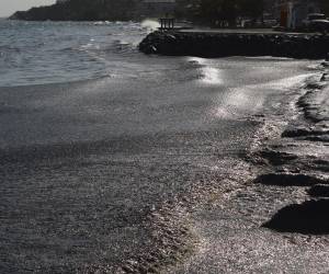 <i>Vista del derrame de petróleo en Rockly Bay en la isla de Tobago, Trinidad y Tobago, el 10 de febrero de 2024. Foto CLEMENT WILLIAMS / AFP</i>