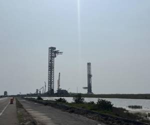 <i>Fotografía de archivo de la plataforma de lanzamiento de cohetes de la empresa aeroespecial SpaceX en la ciudad de Starbase a las afueras de Brownsville, en el sur de Texas (EE.UU.). EFE/Alejandra Arredondo</i>