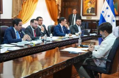 <i>La Comisión Especial del Congreso Nacional de Honduras que conoce el juicio político contra el suspendido fiscal general Johel Zelaya continuará su trabajo elaborando un informe que será sometido a votación en el pleno del Congreso. FOTO REDES SOCIALES</i>