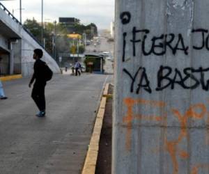 La oposición y analistas habían advertido un eventual conflicto por la falta de credibilidad del TSE, que le atribuyen estar controlado por Hernández. (Foto: AFP).