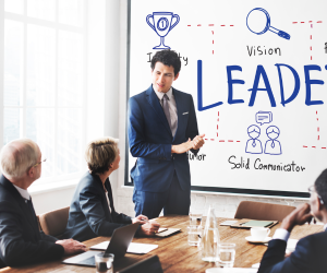 <i>La IA puede ampliar las capacidades de una organización, pero su adopción efectiva depende, en buena medida, de cómo sus liderazgos conduzcan ese proceso. Foto de iStock</i>