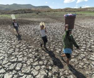 Boaco,Nicaragua 27/02/2015: Habitantes de la comunidad santa isabel en el km 59 1/2 de la carretera Managua - El Rama piden se les construya un pozo debido a problemas de agua por la sequia. foto: Jorge Torres/La Prensa