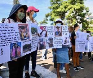 El Salvador: Familiares de detenidos en estado de excepción piden su liberación