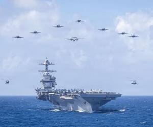 Hoy, el escenario más consistente parece ser el de una ofensiva quirúrgica —aunque de enorme impacto— sobre islas, terminales petroleros y corredores marítimos capaces de definir quién controla Ormuz. (Foto: EFE)