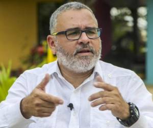 Handout picture released by Nicaragua's presidency showing Salvador's former president Mauricio Funes offering an interview to the official TV channel after Nicaragua granted him political asylum, in Managua on September 8, 2016. - Nicaragua has granted political asylum to Funes, who faces corruption accusations at home, officials said Tuesday. The leftist leader, in office from 2009 to 2014, was covered by laws that 'guarantee asylum... to those who are persecuted for fighting for democracy, peace, justice and human rights,' the Nicaraguan government said. Funes, who condemns the allegations against him as politically motivated, is facing an investigation for illegal enrichment during his time in office. (Photo by Jairo CAJINA / PRESIDENCIA NICARAGUA / AFP) / RESTRICTED TO EDITORIAL USE - MANDATORY CREDIT 'AFP PHOTO / NICARAGUA'S PRESIDENCY' - NO MARKETING NO ADVERTISING CAMPAIGNS - DISTRIBUTED AS A SERVICE TO CLIENTS