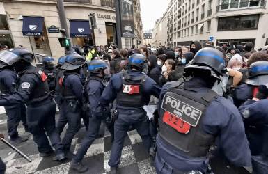 <i>Los disturbios registrados durante el fin de semana en Francia han afectado a más de 2.000 comercios y provocado daños por un valor de cientos de millones de euros. Foto de cortesía</i>