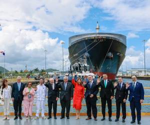 <i>Fotografía cedida por la Presidencia de Brasil que muestra de izquierda a derecha: María Pía Adriasola esposa del presidente electo de Chile; el presidente electo de Chile, José Antonio Kast; la canciller de Colombia, Rosa Villavicencio; el presidente de Colombia, Gustavo Petro; el presidente de Brasil, Luiz Inácio Lula Da Silva; el presidente de Panamá, José Raúl Mulino; la primera dama de Panamá, Maricel Cohen; el presidente de Guatemala, Bernando Arévalo; el primer ministro de Jamaica, Andrew Holness; el presidente de Ecuador, Daniel Noboa, y el presidente ejecutivo del banco de desarrollo de América Latina y el Caribe (CAF), Sergio Díaz Granados, posando durante su visita a la ampliación del Canal de Panamá, conocida como las esclusas de Cocolí este miércoles, en Ciudad de Panamá (Panamá). EFE/ Ricardo Stuckert /Presidencia de Brasil/</i>