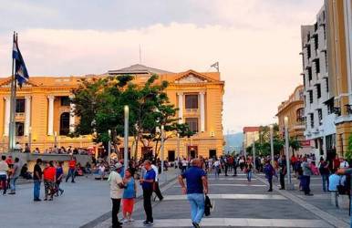 <i>La confianza de los hogares salvadoreños cae mientras el PIB avanza 4,8%. (Foto: Archivo)</i>