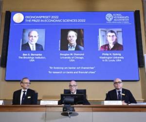 Tres expertos estadounidenses en banca ganan el Nobel de Economía