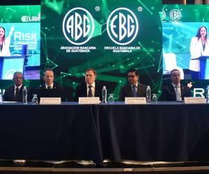 El tema se abordó tras la inauguración de CLADIT 2026. En la inauguración participaron Juan Luis Fonseca, vicepresidente de la Asociación Bancaria de Guatemala y gerente general de Banrural; Álvaro González Ricci, presidente de la Junta Monetaria y del Banco de Guatemala; Saulo de León Durán, superintendente de Bancos de Guatemala; Luis Alberto Contreras, presidente del Congreso de la República; y Juan Carlos Monroy, intendente de Verificación Especial de la Superintendencia de Bancos. FOTO CORTESÍA