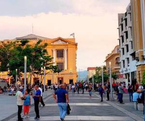 <i>La confianza de los hogares salvadoreños cae mientras el PIB avanza 4,8%. (Foto: Archivo)</i>