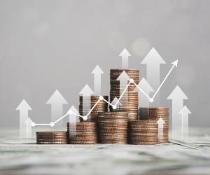 <i>Desde una perspectiva estratégica, solicitar un crédito para financiar estudios universitarios, técnicos, certificaciones o programas de especialización puede convertirse en una inversión. Sakorn Sukkasemsakorn / Getty Images/iStockphoto</i>