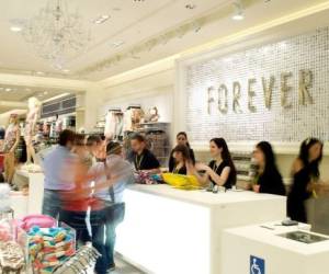 CNBC reportó la publicación de una lista, por parte de la cadena Forever 21, de las casi 180 ubicaciones que podría cerrar como parte de sus procedimientos de bancarrota.