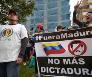 Frente a gobierno y adversarios que califican la Constituyente de 'ilegítima', Maduro aseguró que su 'legitimidad' está garantizada por ocho millones de electores (41,5% del padrón) que según el poder electoral votaron el domingo. (Foto: AFP).