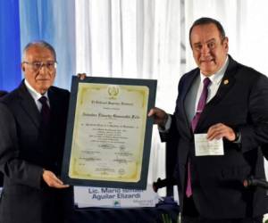 Alejandro Giammattei recibió hoy la credencial de presidente electo de manos del Tribunal Supremo Electoral.