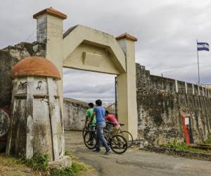 <i>(ARCHIVOS) Turistas llegan a la Fortaleza El Coyotepe, administrada por la Asociación de Boy Scouts de Nicaragua, en Masaya, Nicaragua, el 16 de enero de 2018. FOTO Inti OCON / AFP</i>