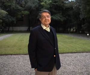 Nicaraguan writer and former vice-president, Sergio Ramirez, poses during an interview with AFP in Buenos Aires, on April 24, 2019. (Photo by JUAN MABROMATA / AFP)