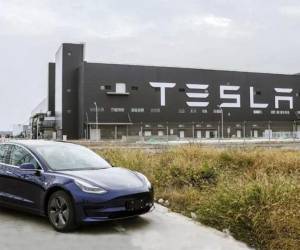 Tesla abre su primera fábrica en Europa