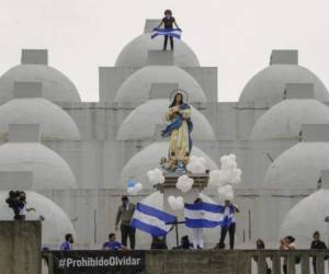 Anti-government activists join members of the 'Mothers of April' association during a mass in honor of their children killed in protests against the government of Nicaraguan President Daniel Ortega on mothers day celebration in Managua on May 30, 2019. (Photo by INTI OCON / AFP)