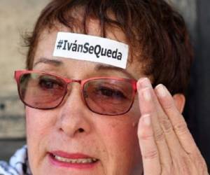 La gente ha salido a la calle a mostrar su apoyo al comisionado de la Cicig, Iván Velásquez. (Foto: AFP).