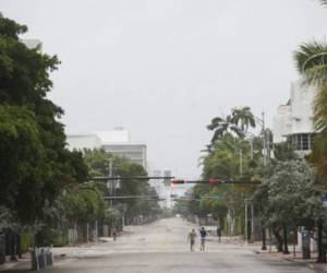 La Guardia Nacional de Florida tiene listas cerca de 30.000 tropas, 4.000 camiones, 100 helicópteros y equipos de evacuación por aire para cuando pase la tormenta. (Foto: AFP).