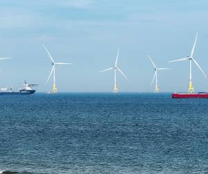 China, con su experiencia en esta “batalla contra los elementos”, se posiciona como referente mundial en energía eólica marina. Foto de iStock
