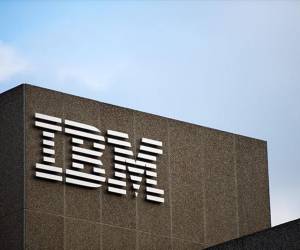 IBM dijo la semana pasada que 15 de sus contratos gubernamentales fueron archivados bajo una campaña de recorte de costos por parte del gobierno de Trump. Foto de iStock