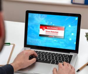 La continuidad del negocio se refiere a la capacidad de la organización para mantener las operaciones esenciales durante y después de una interrupción por algún ciberataque. Foto de iStock