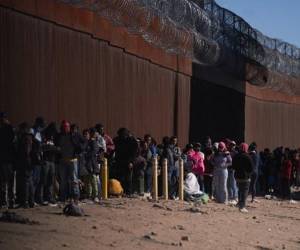 <i>En los últimos años, el número de migrantes de estos tres países que solían intentar entrar de manera irregular en Estados Unidos en busca de mejores condiciones de vida rondaba los 500.000 anuales, pero estas cifras cayeron drásticamente debido a las duras medidas antimigratorias del presidente estadounidense, Donald Trump. Foto de EFE</i>